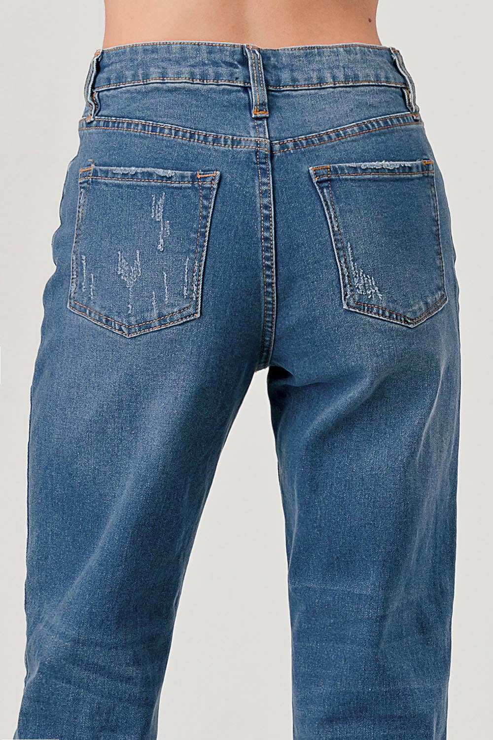 MEDIUM WASH - CLASSIC STRAIGHT FIT JEANS