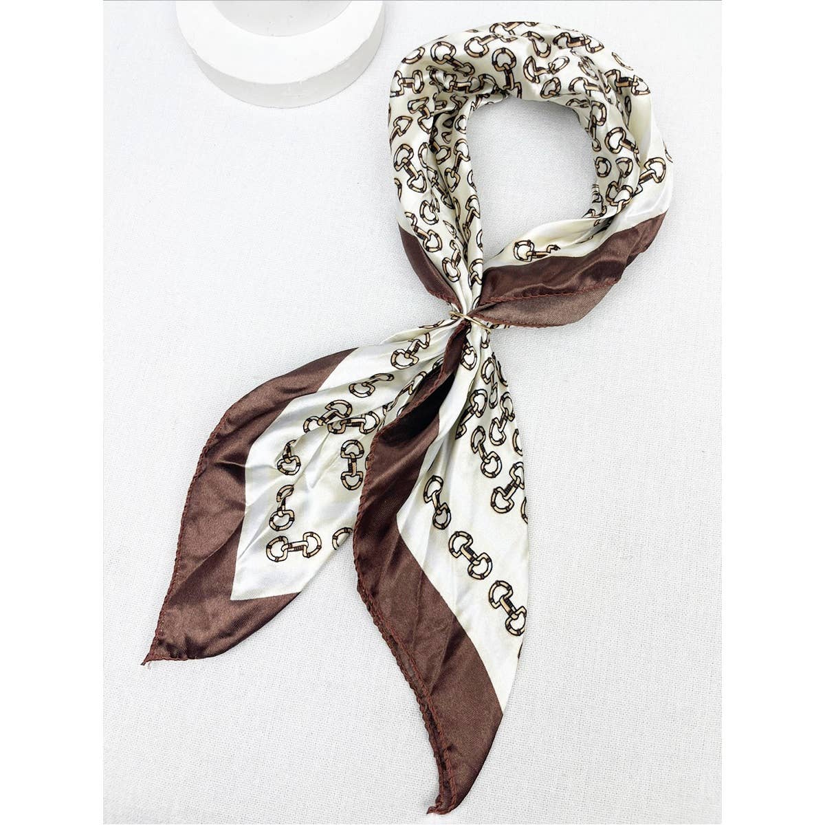 Chain Boarder Pattern Daily Scarf with Gold Ring