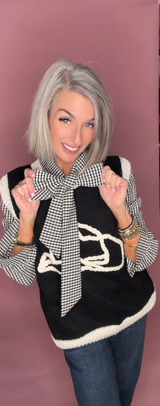 IVORY HAT BLACK BODY VNECK SWEATER