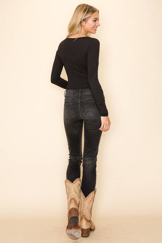 SOLID LONG SLEEVE BODYSUIT w BUTTON ON GUESET