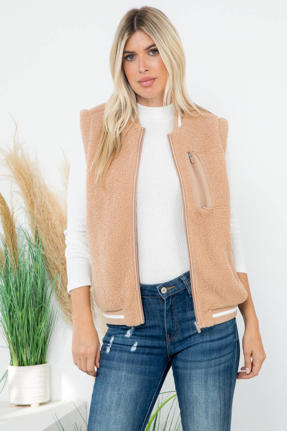 Sherpa Varsity Vest /w Full Line