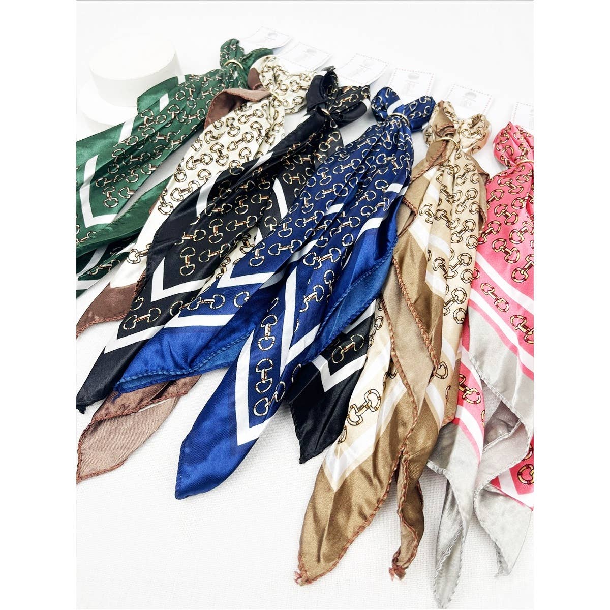 Chain Boarder Pattern Daily Scarf with Gold Ring
