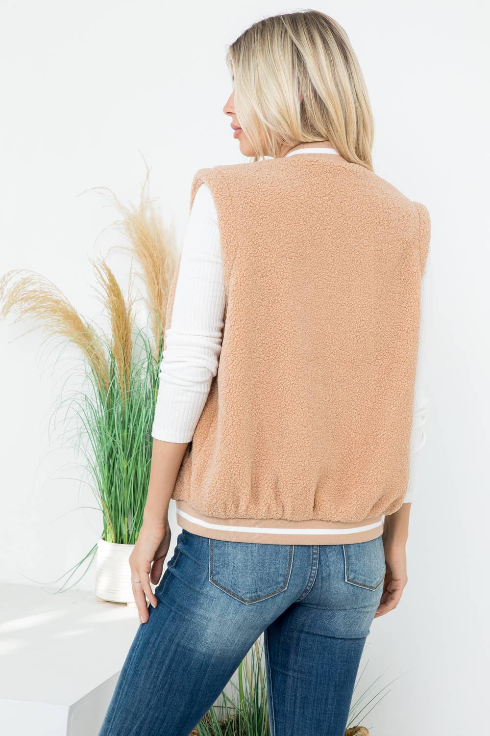 Sherpa Varsity Vest /w Full Line