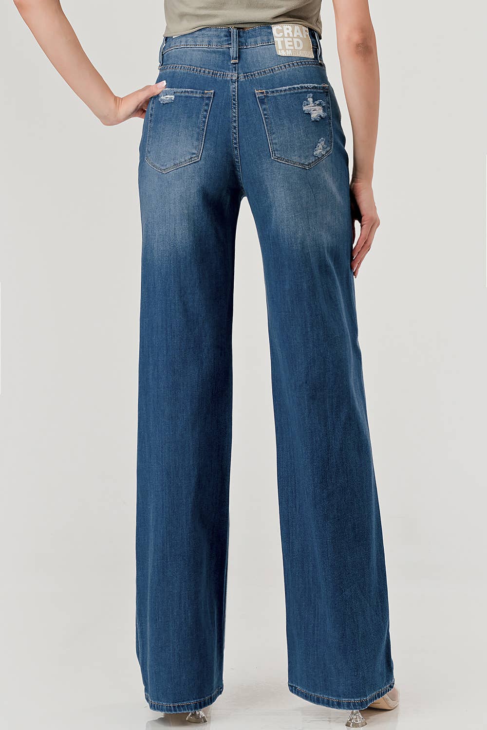 MEDIUM WASH - DISTRESSED STRAIGHT FIT JEANS