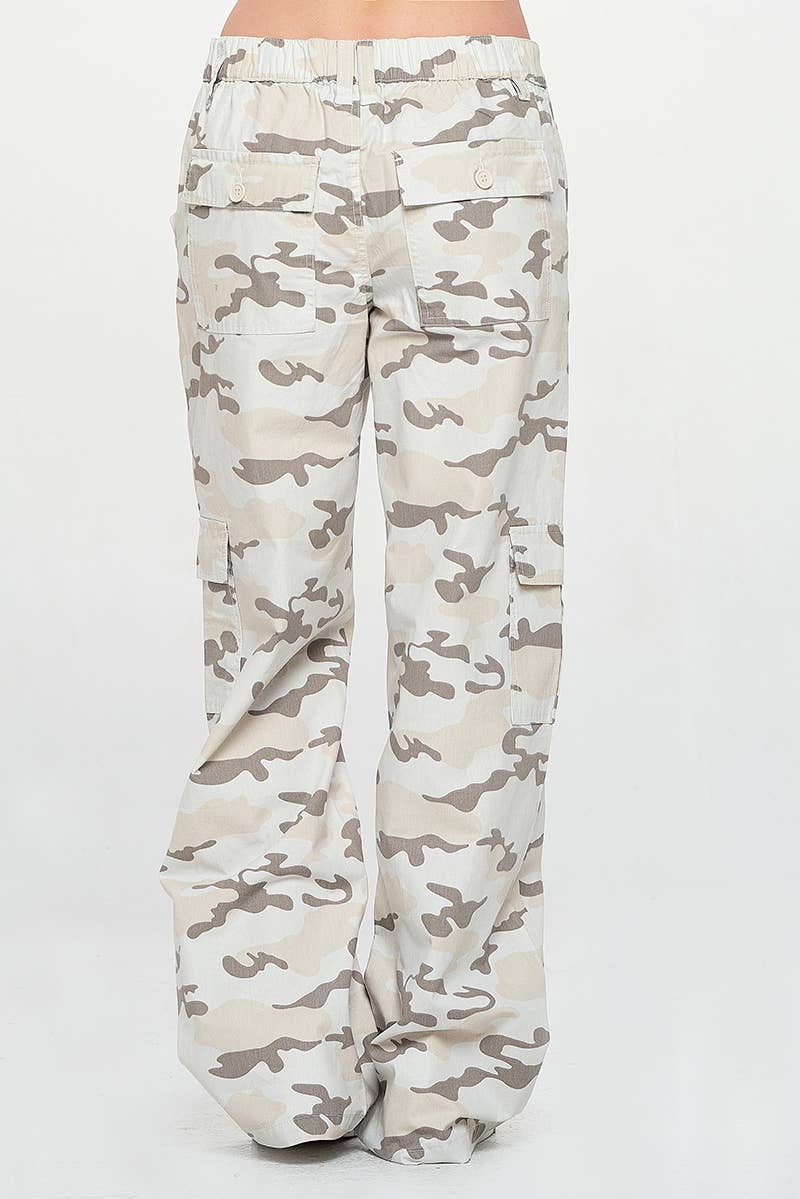 MID RISE STRAIGHT LEG CAMO CARGO PANTS