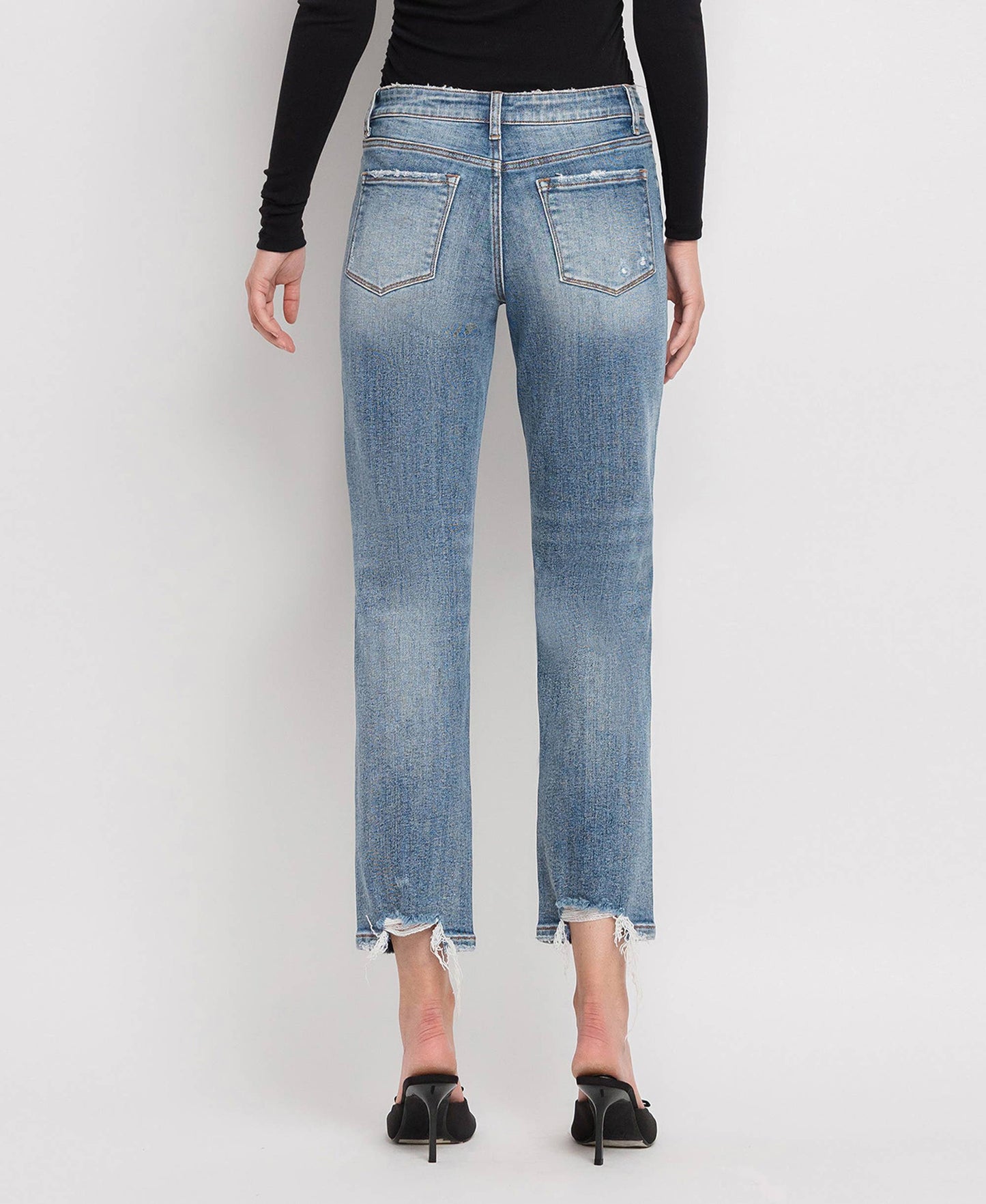 MID RISE DISTRESSED BACK HEM CROP STRAIGHT