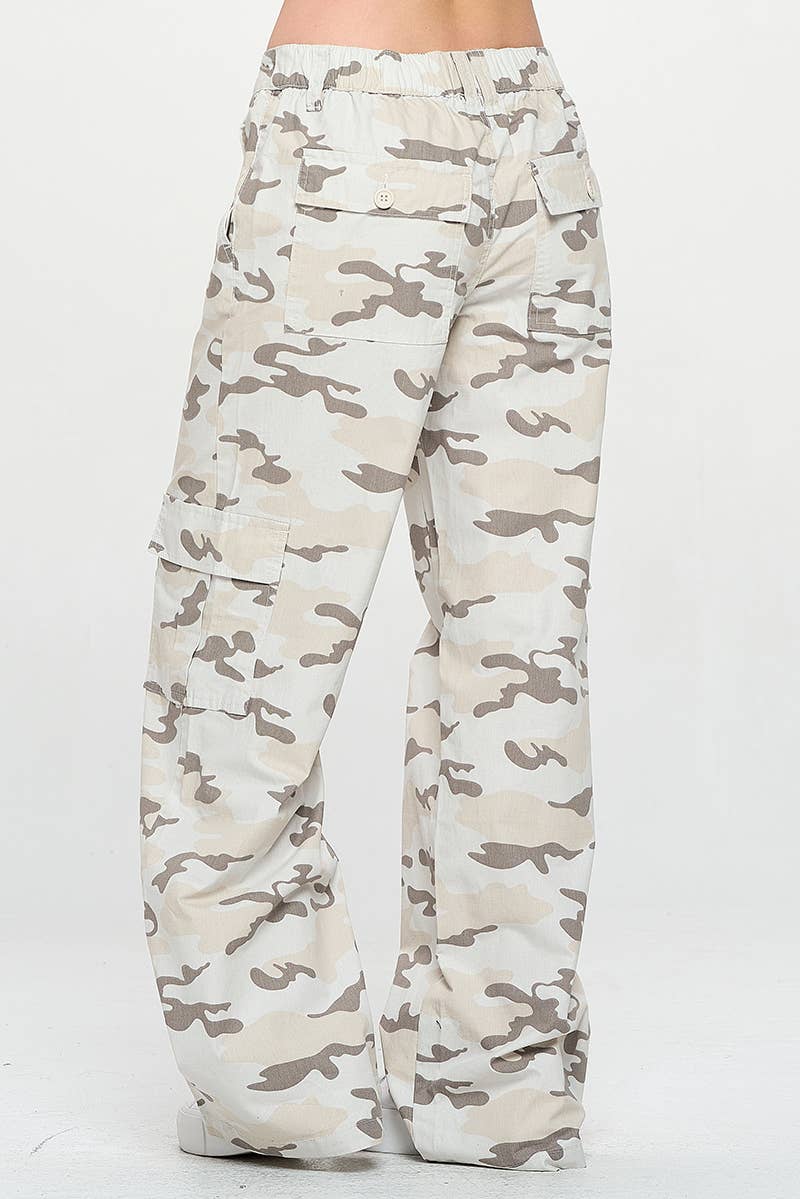 MID RISE STRAIGHT LEG CAMO CARGO PANTS