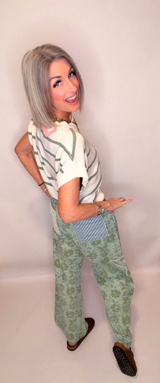 FLORAL STAR PATCH DETAIL WASHED PANTS