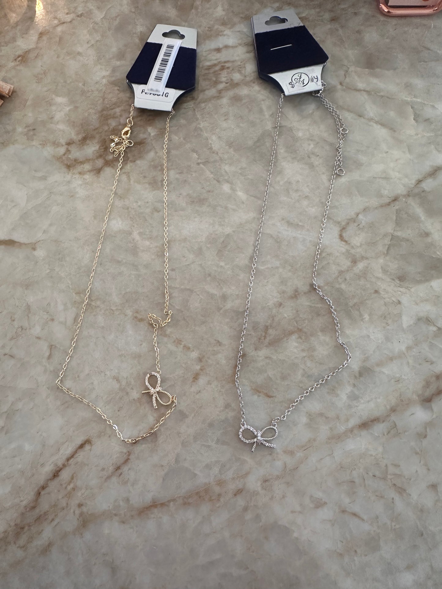Bow necklace