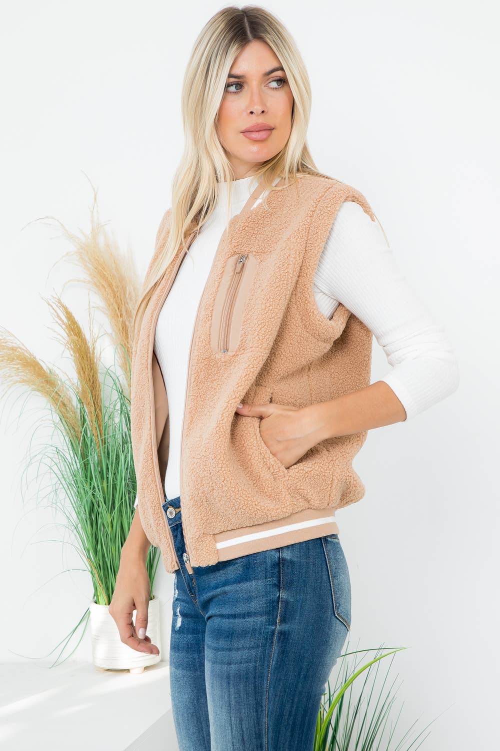 Sherpa Varsity Vest /w Full Line