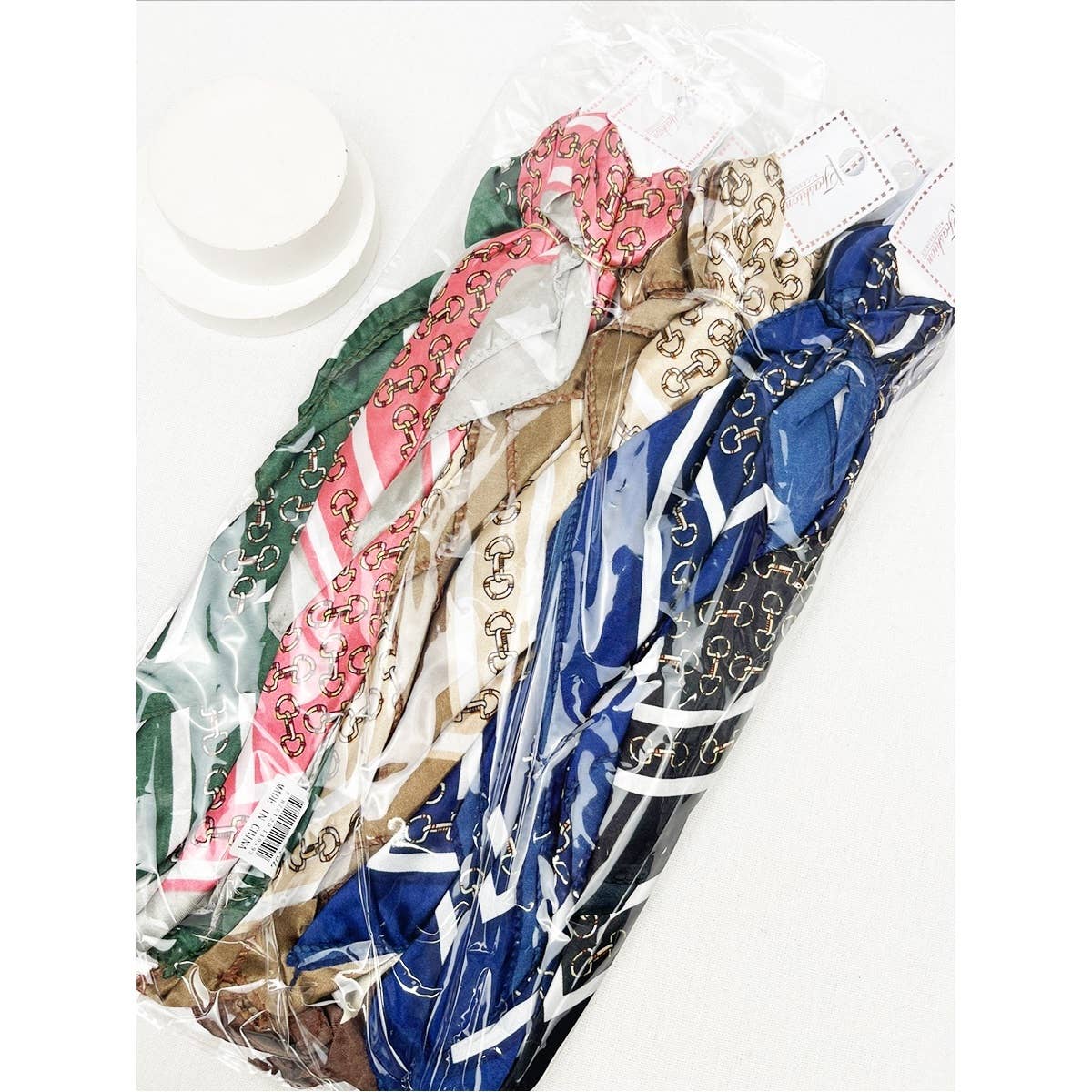 Chain Boarder Pattern Daily Scarf with Gold Ring