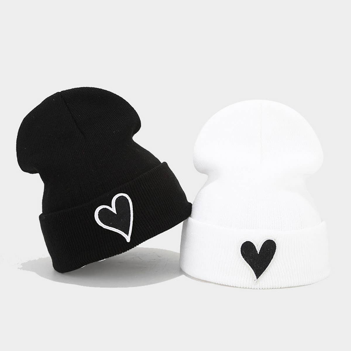 WINTER SIMPLE HEART PATCH KNITTED HAT