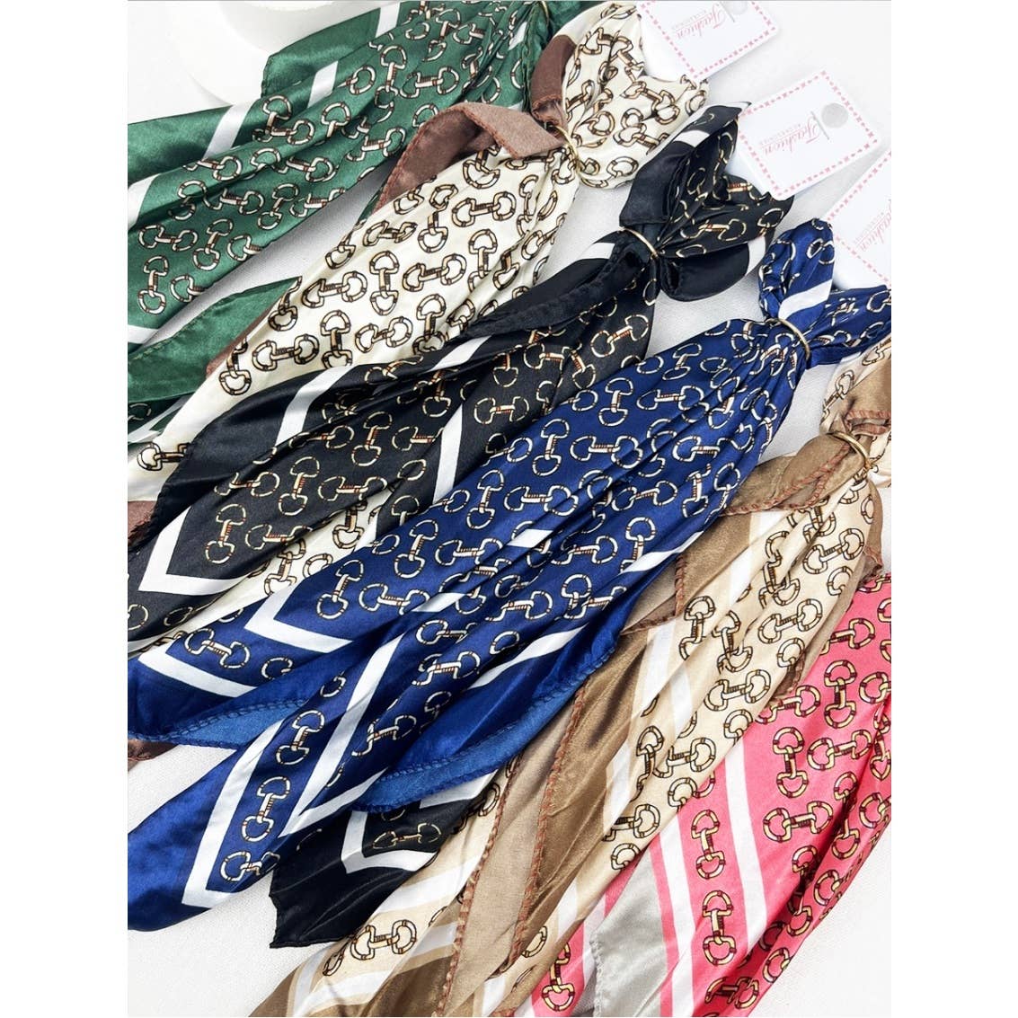 Chain Boarder Pattern Daily Scarf with Gold Ring