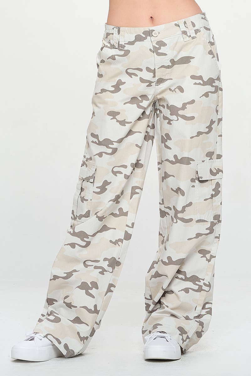 MID RISE STRAIGHT LEG CAMO CARGO PANTS