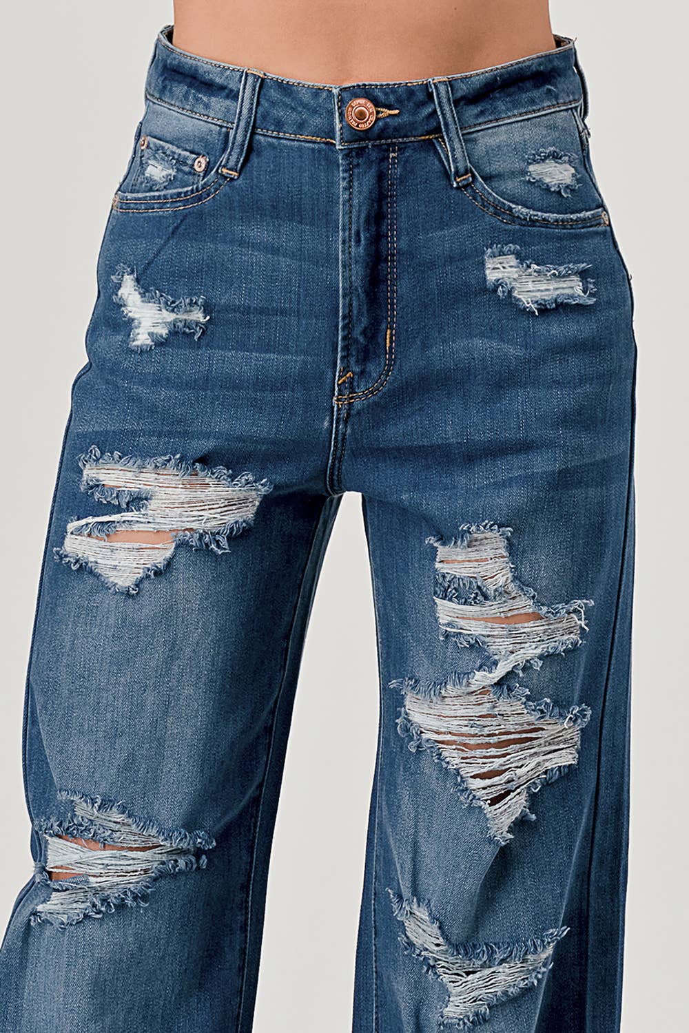 MEDIUM WASH - DISTRESSED STRAIGHT FIT JEANS