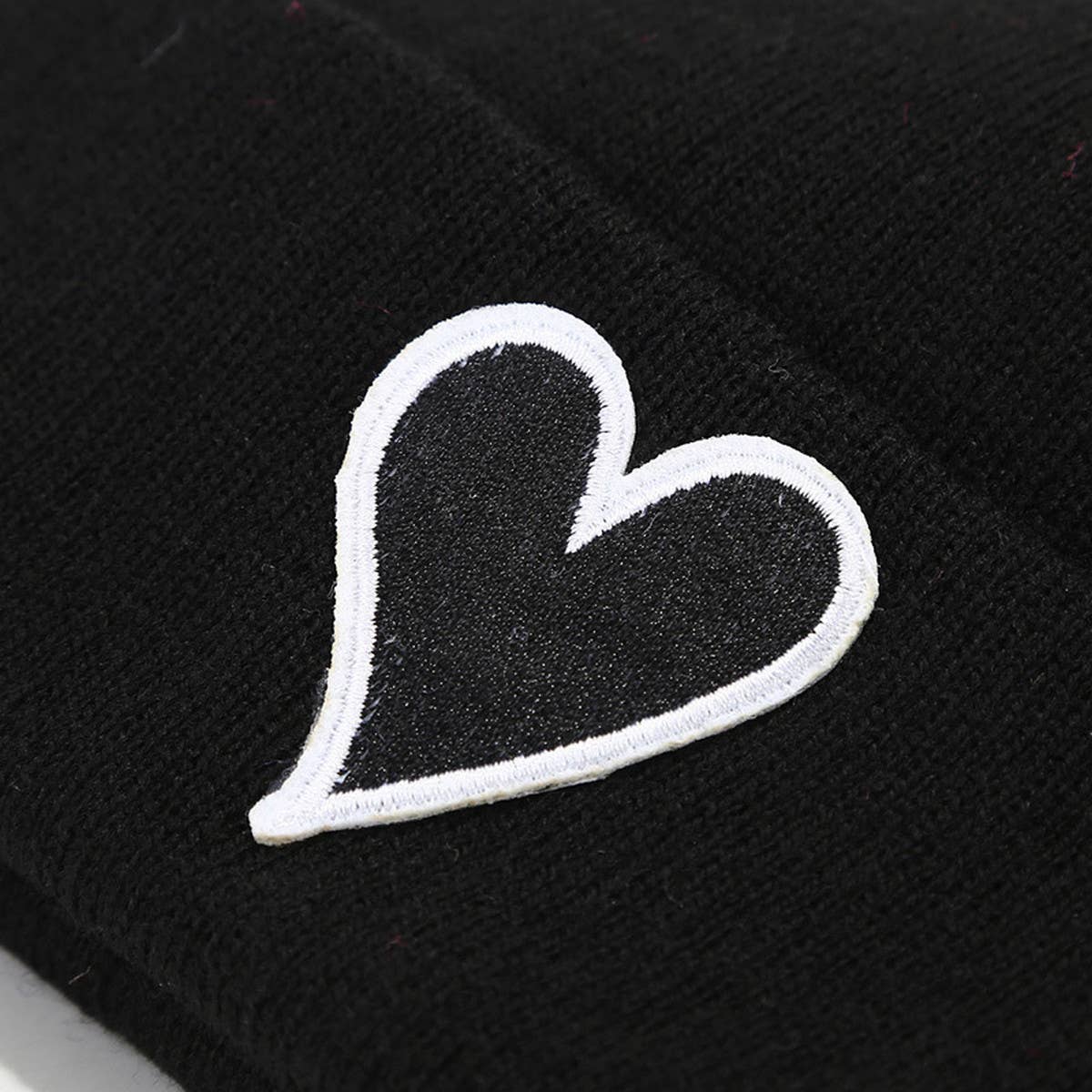 WINTER SIMPLE HEART PATCH KNITTED HAT