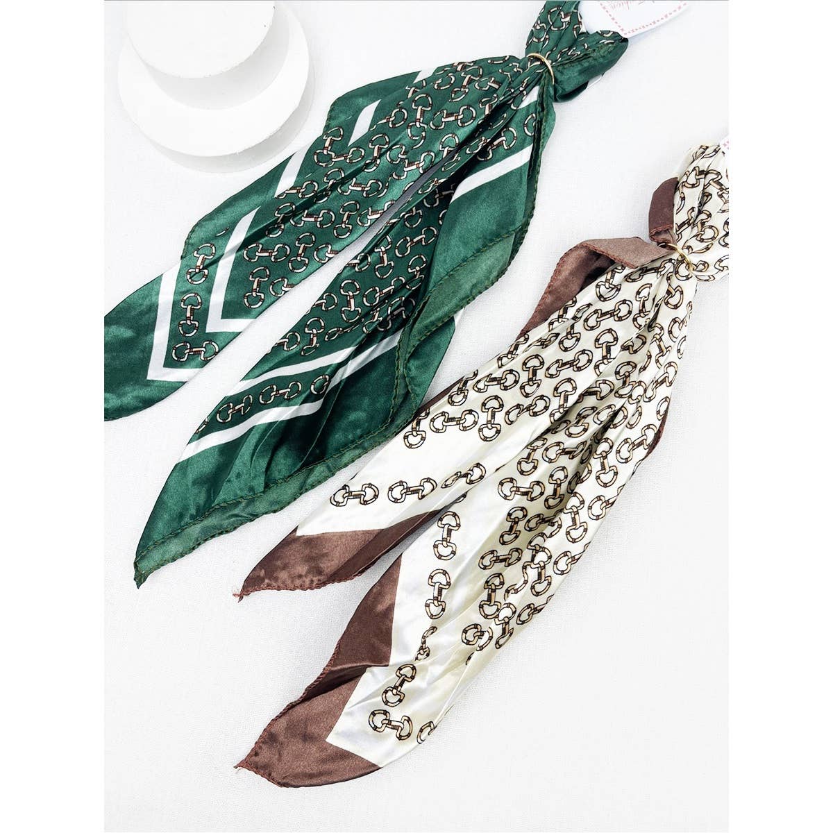 Chain Boarder Pattern Daily Scarf with Gold Ring