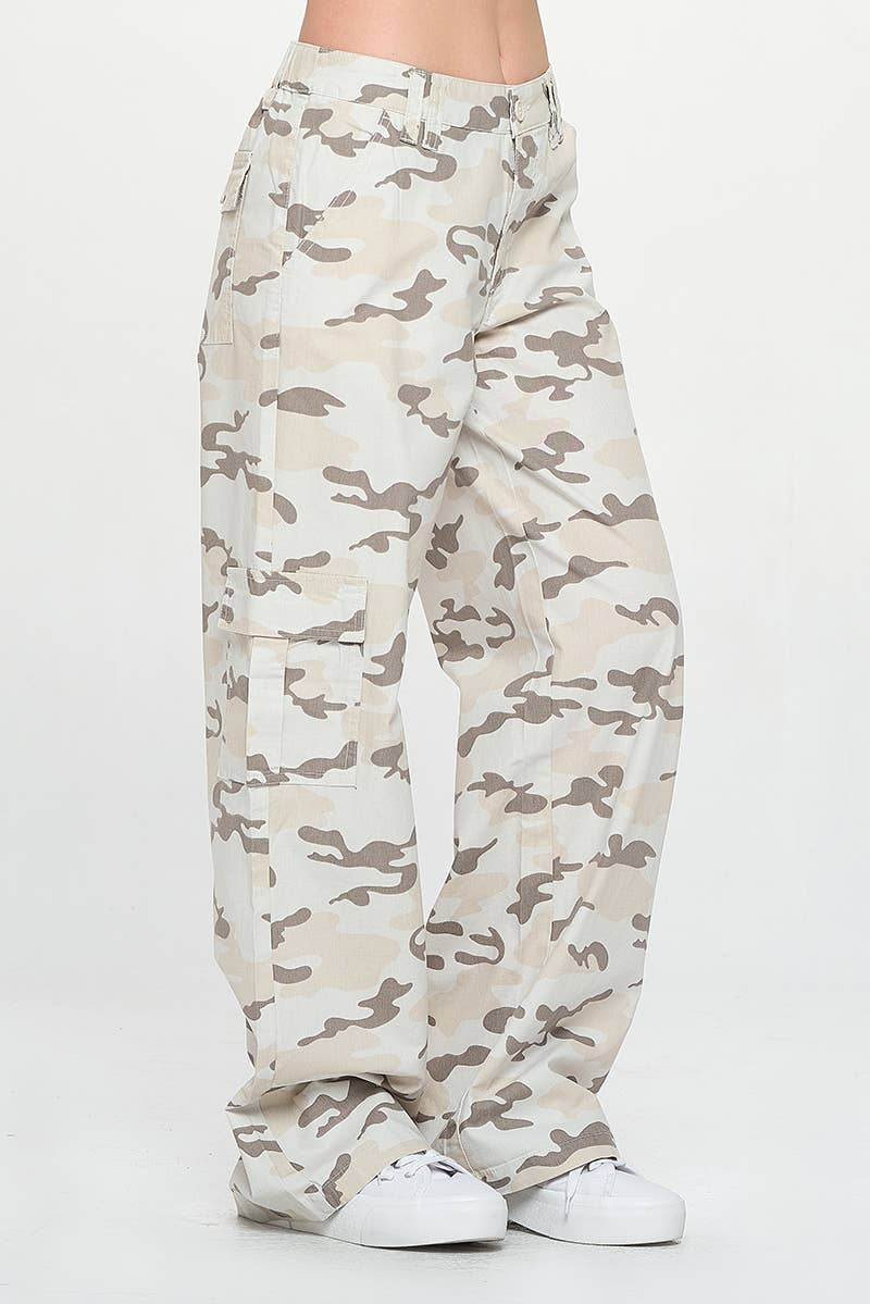 MID RISE STRAIGHT LEG CAMO CARGO PANTS