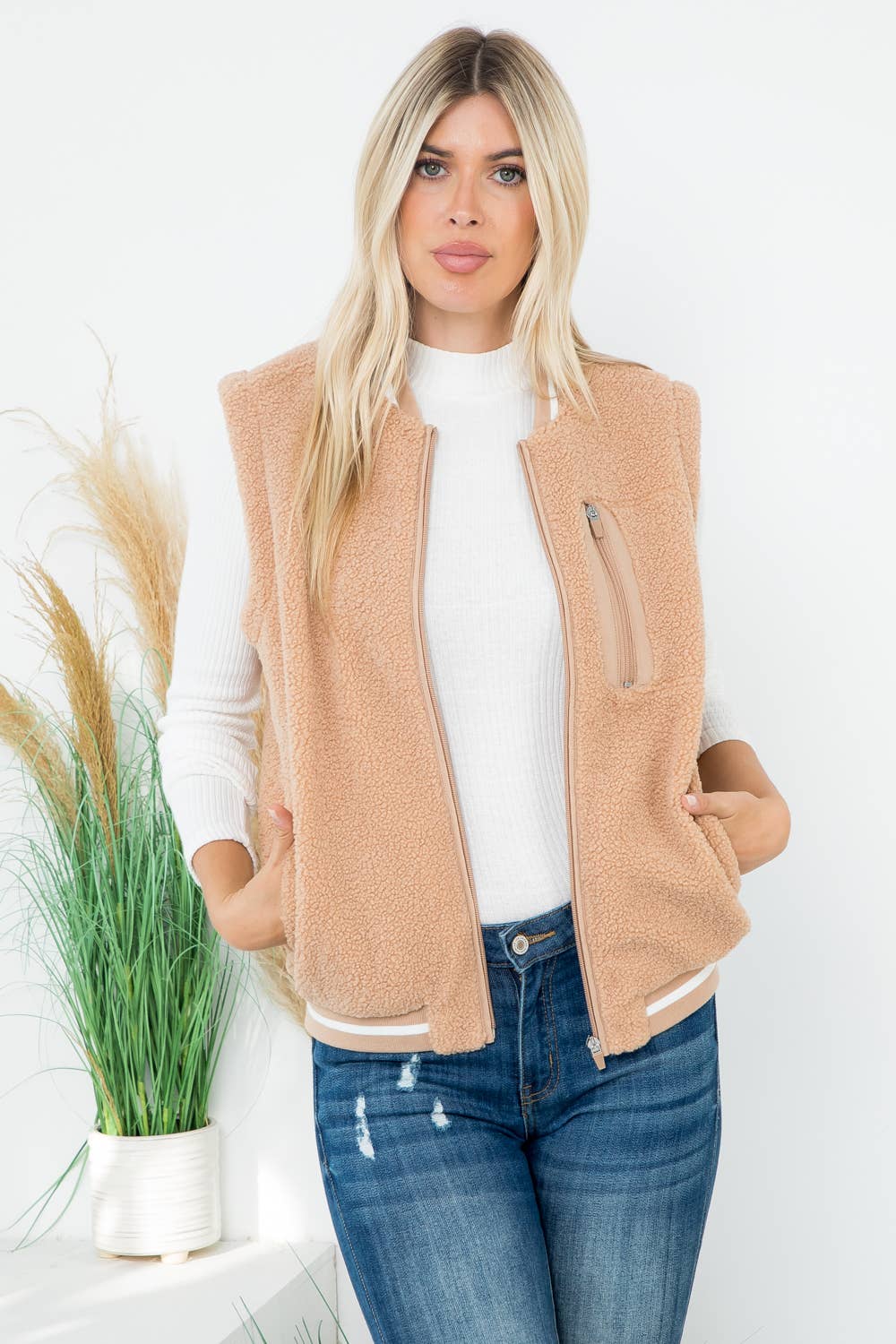 Sherpa Varsity Vest /w Full Line