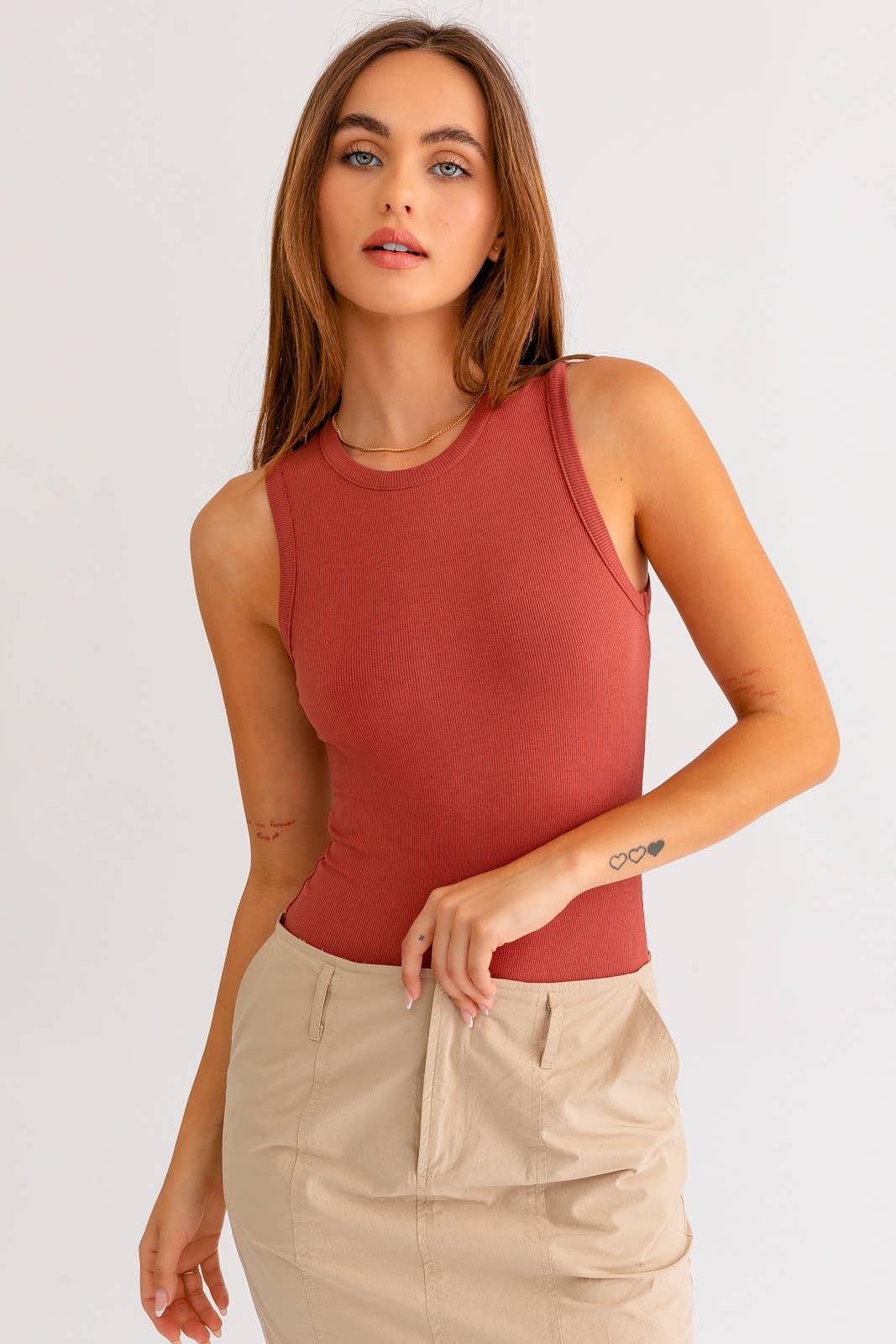 ROUND NECK SLEEVELESS BODYSUIT