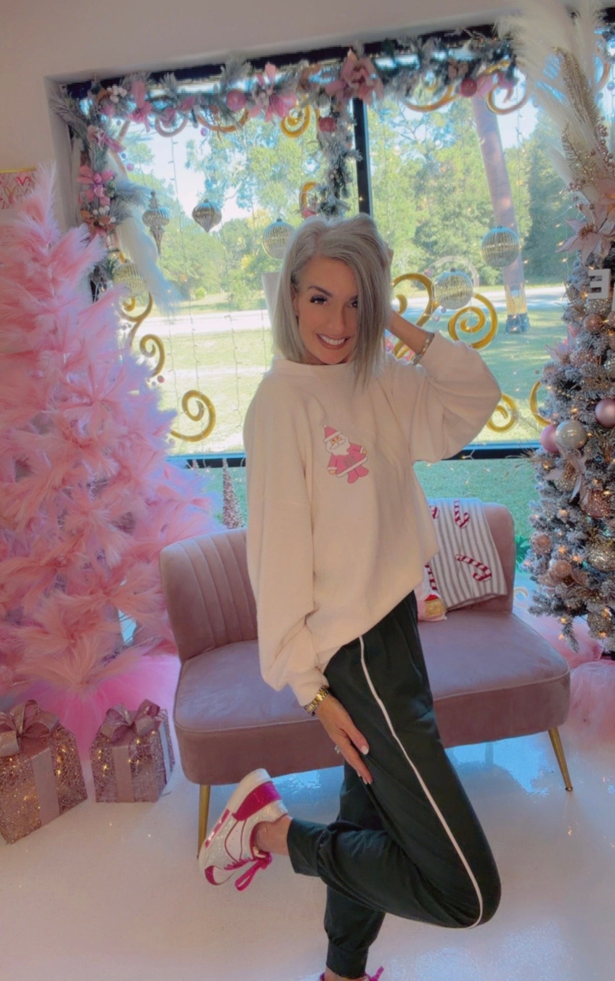 SANTA" PINK COOKIE GRAPHIC CLOUDY KNIT TOP