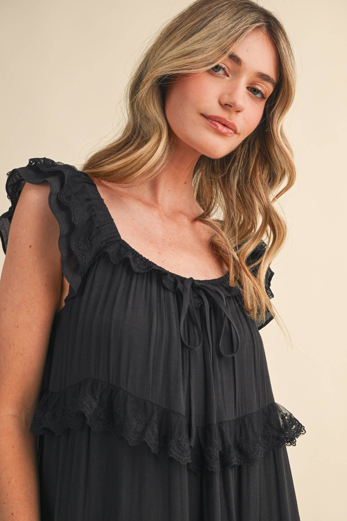 TIERED LACE TRIM FLOWY MAXI DRESS