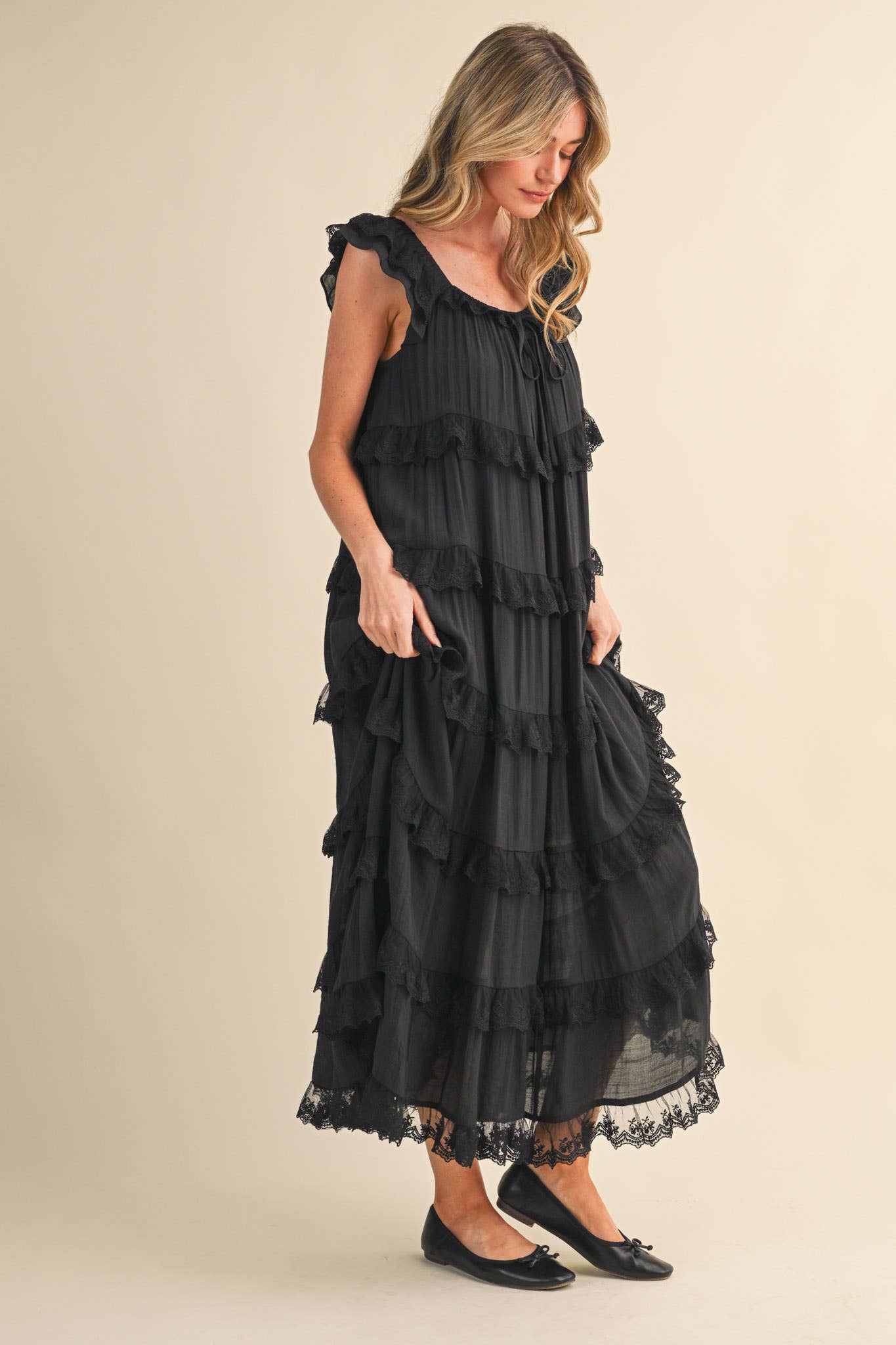 TIERED LACE TRIM FLOWY MAXI DRESS