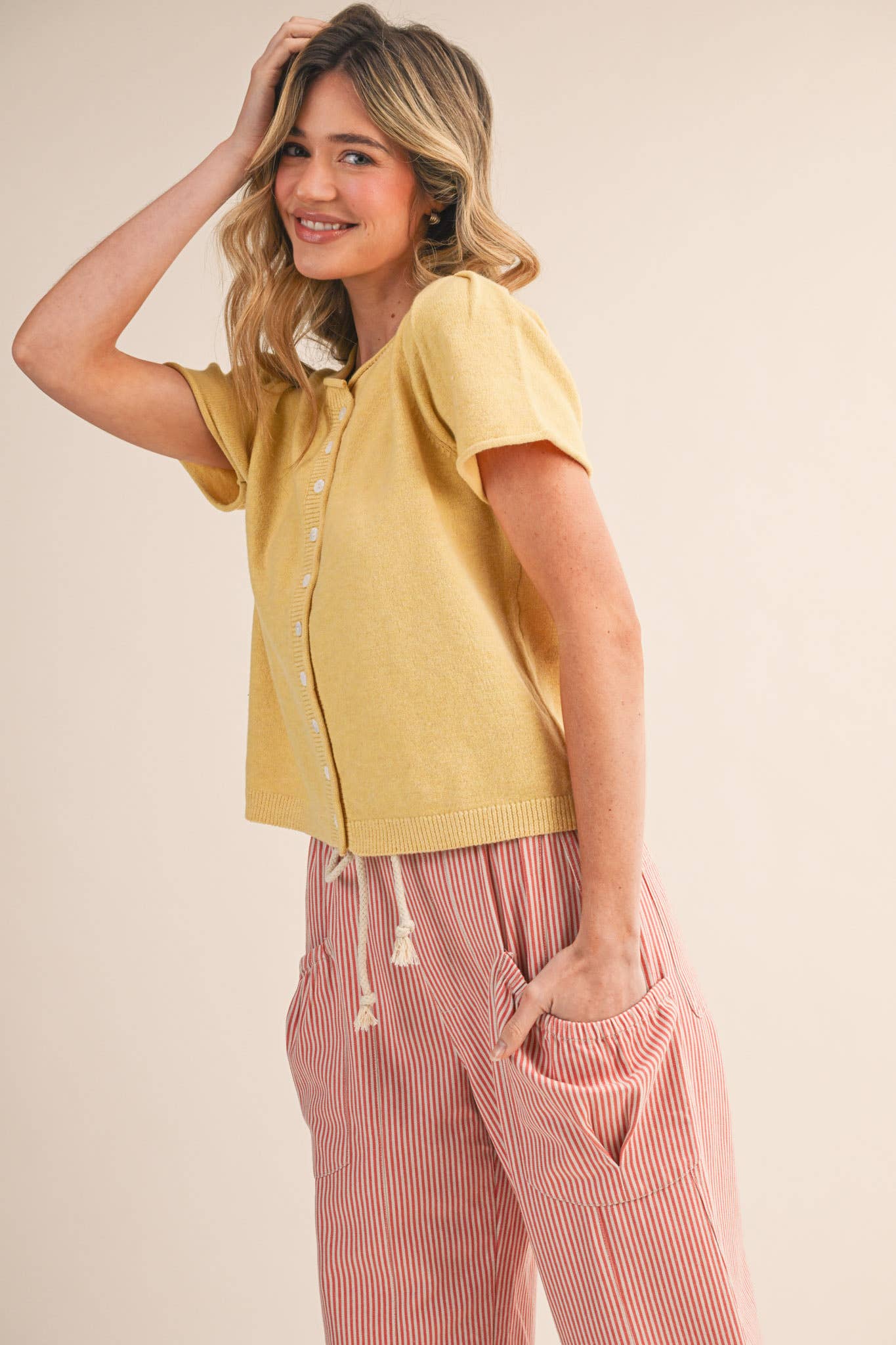 SHORT SLEEVE SWEATER CARDIGAN