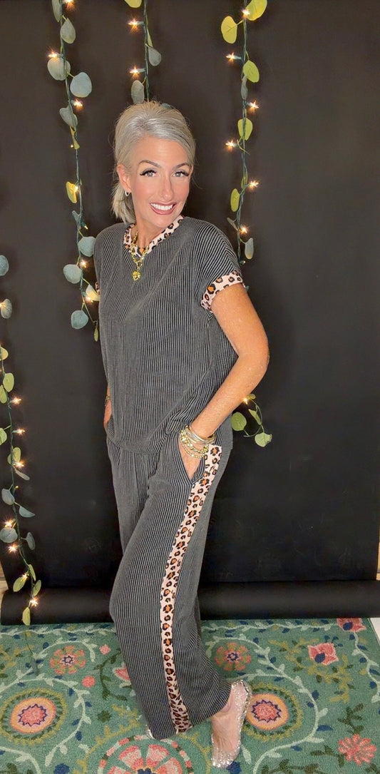 Leopard crop pants set