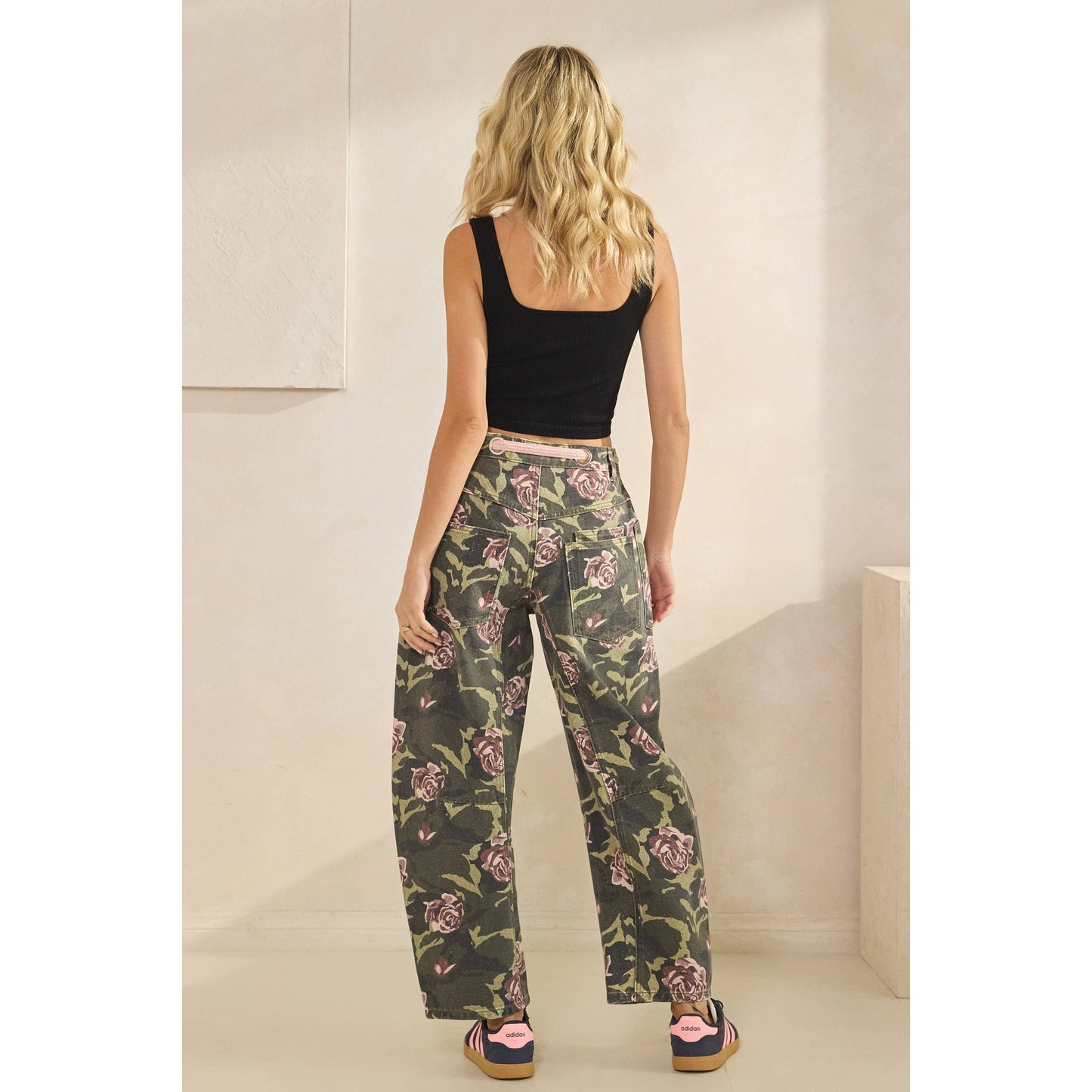 Printed Horseshoe Jeans with Belt Detail