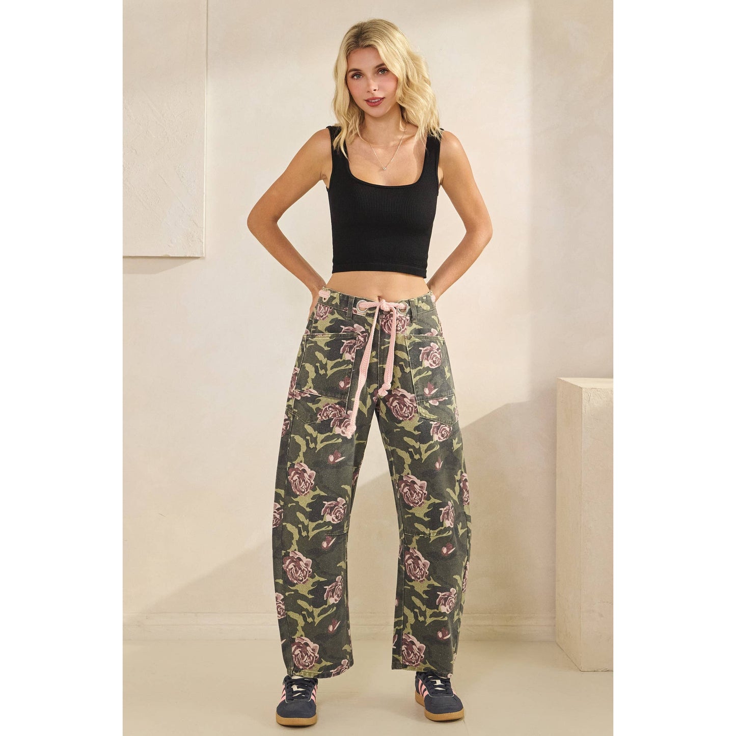 Printed Horseshoe Jeans with Belt Detail