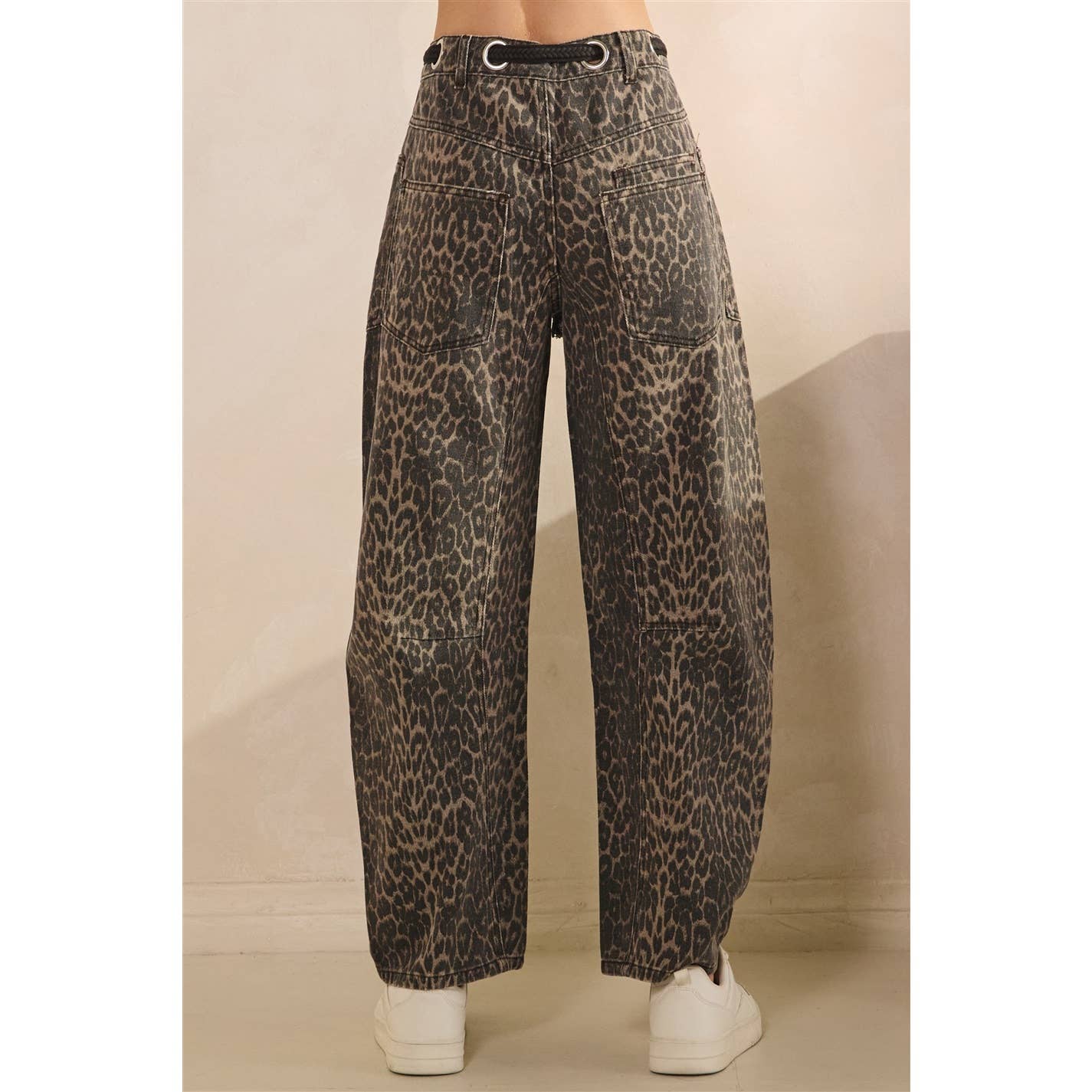 Printed Horseshoe Jeans with Belt Detail