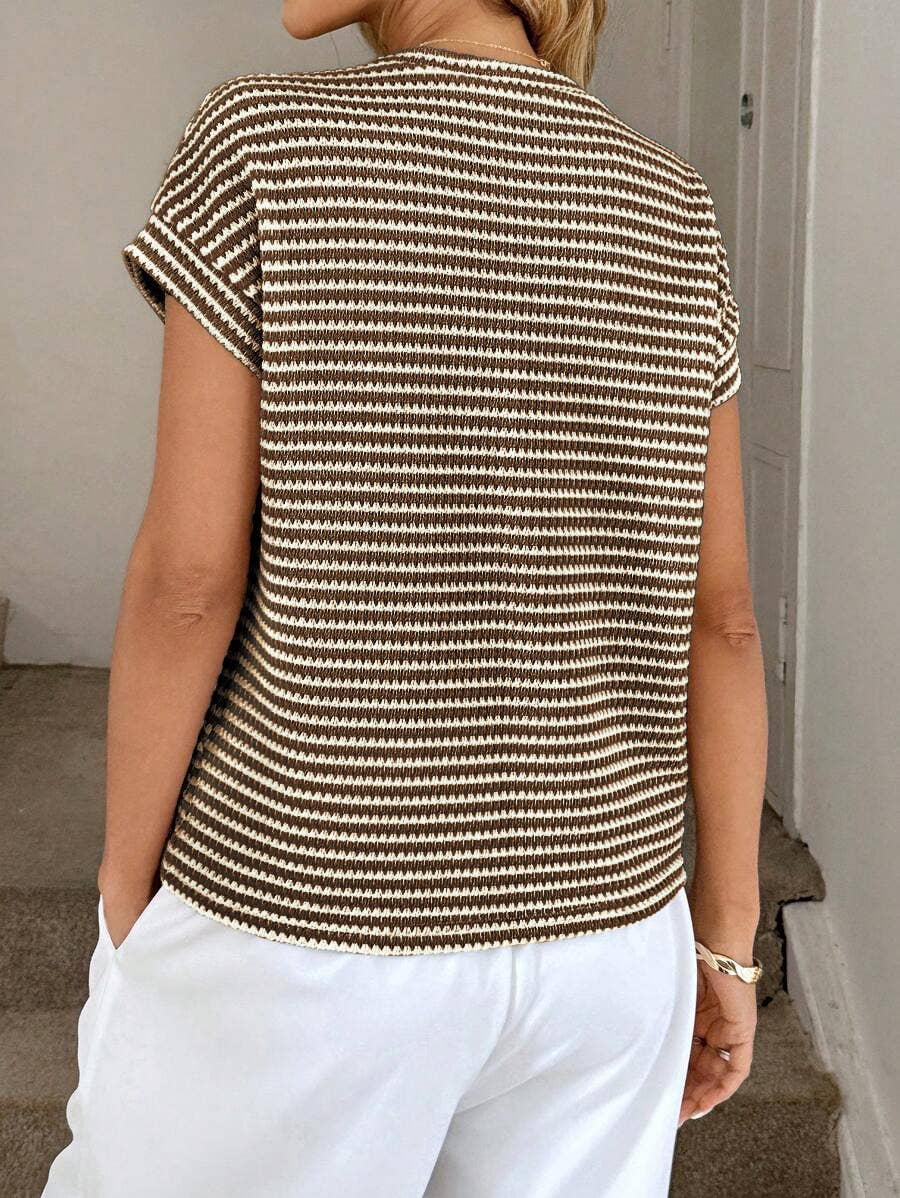 Two-Tone Short Sleeve Knit Pullover Top