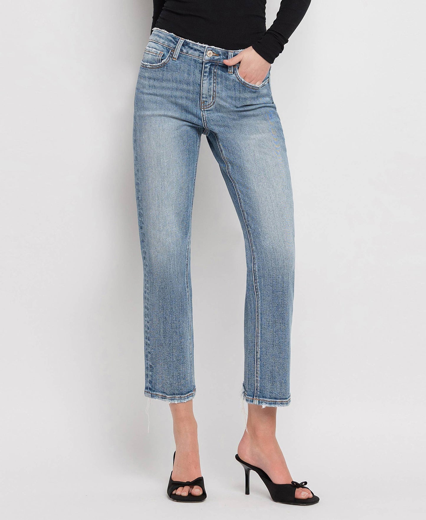 MID RISE DISTRESSED BACK HEM CROP STRAIGHT