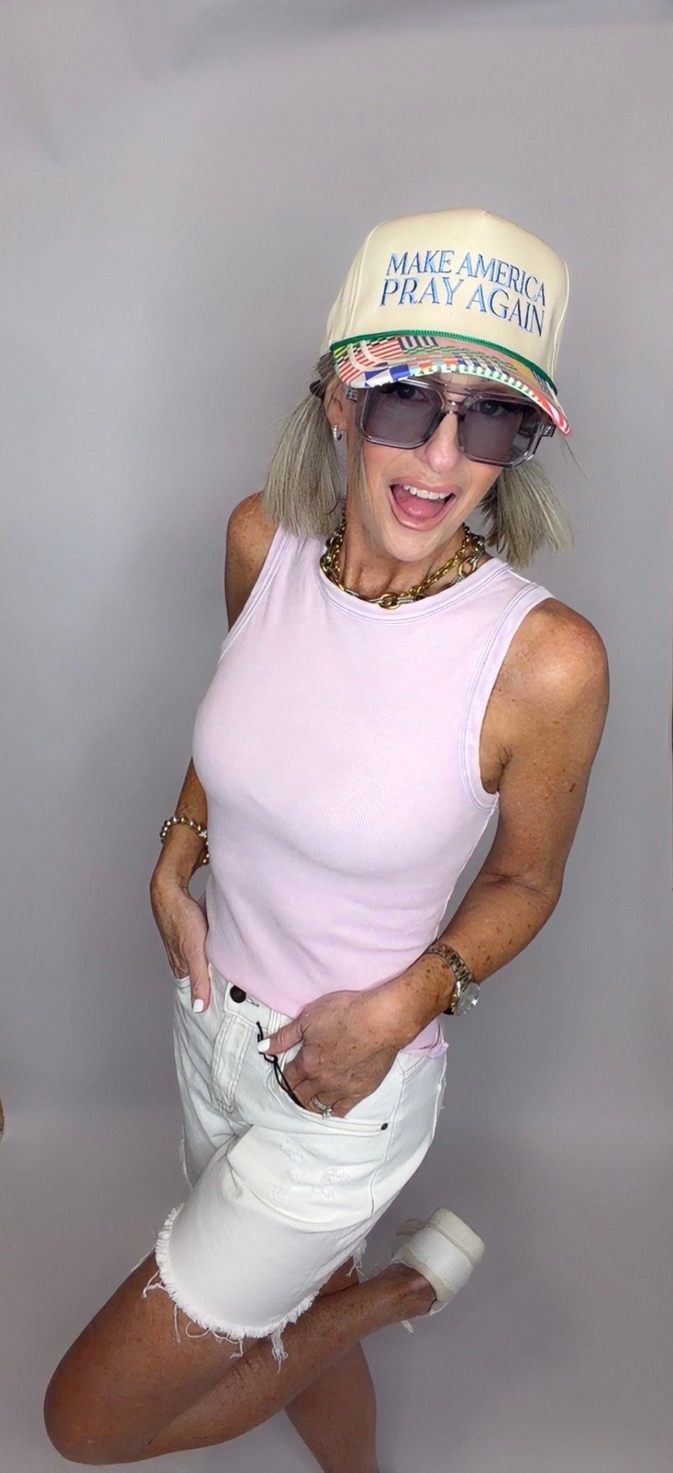 HIGH RISE DISTRESSED FRAYED HEM SHORTS