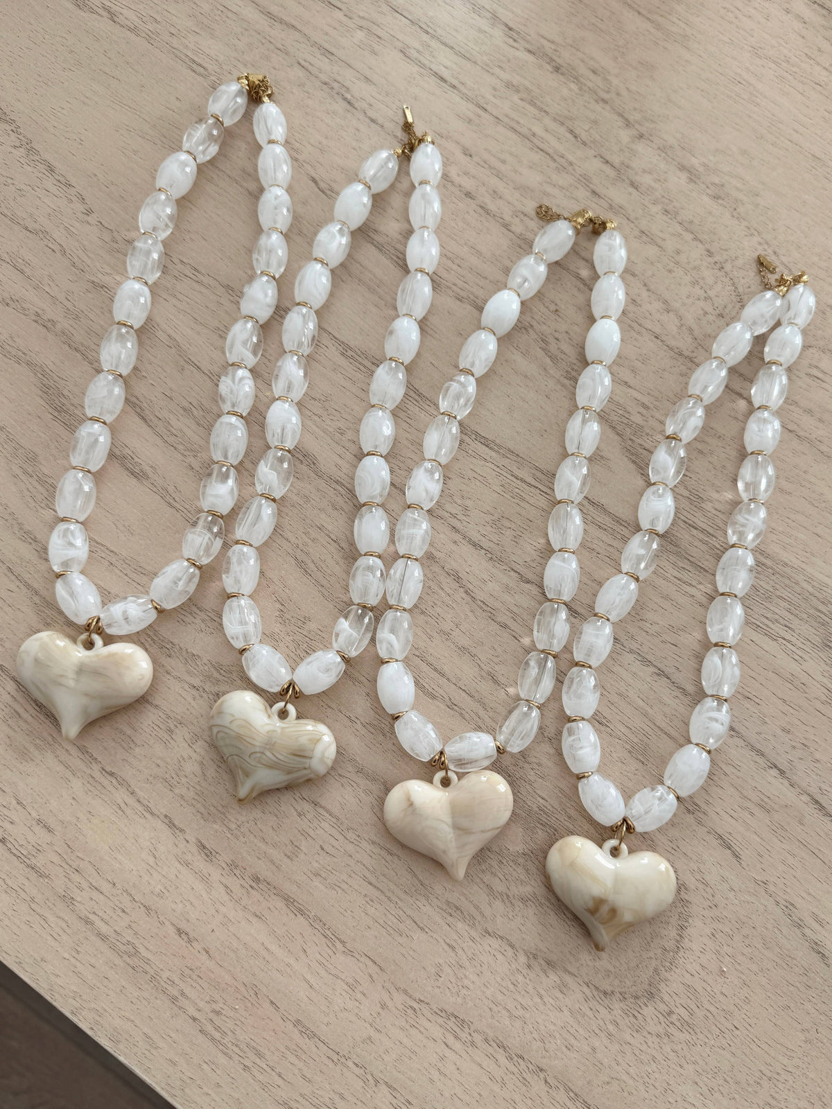 WHITE HANNAH NECKLACE