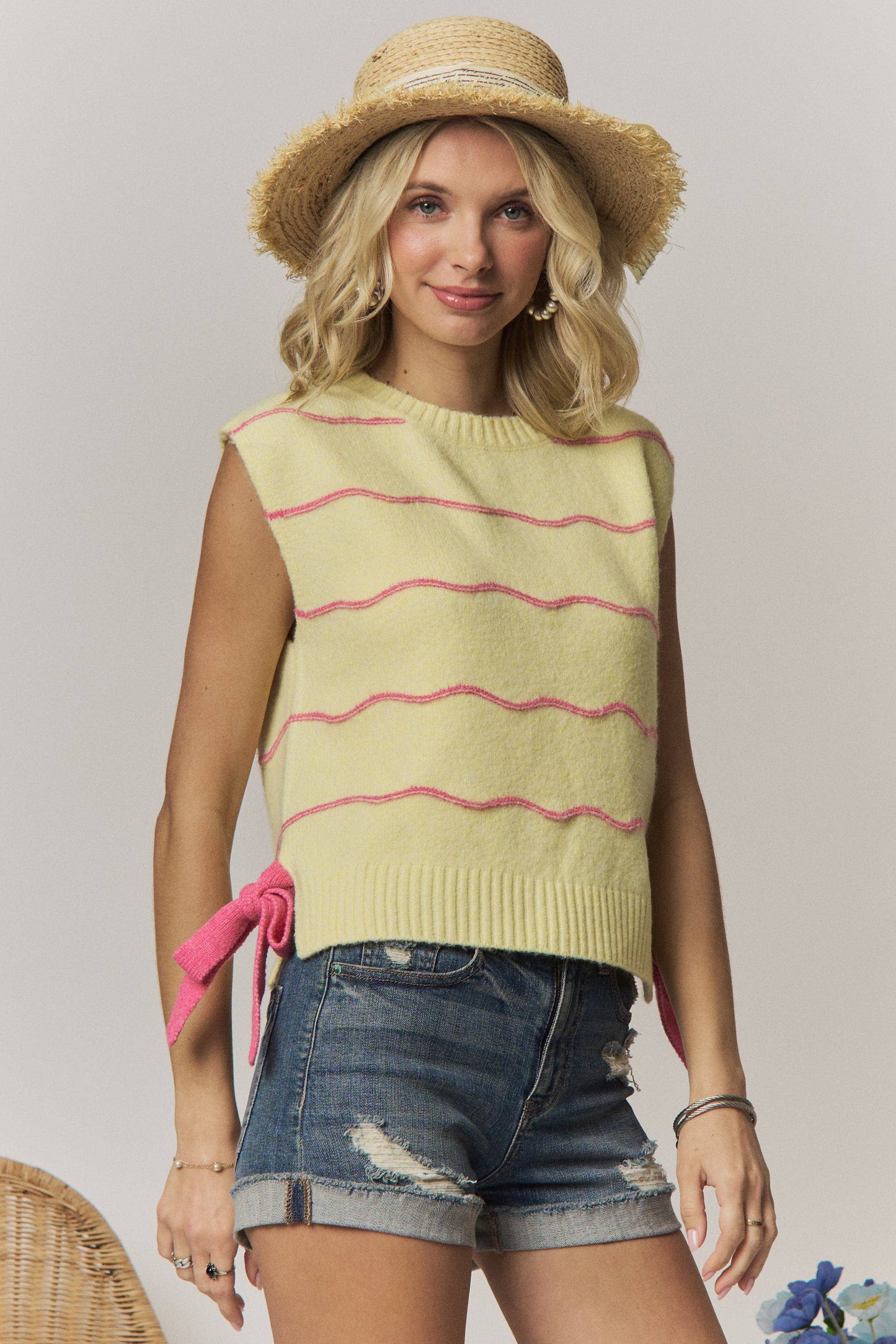 SIDE-TIE WAVY STRIPE SLEEVELESS KNIT TOP- LESW4361