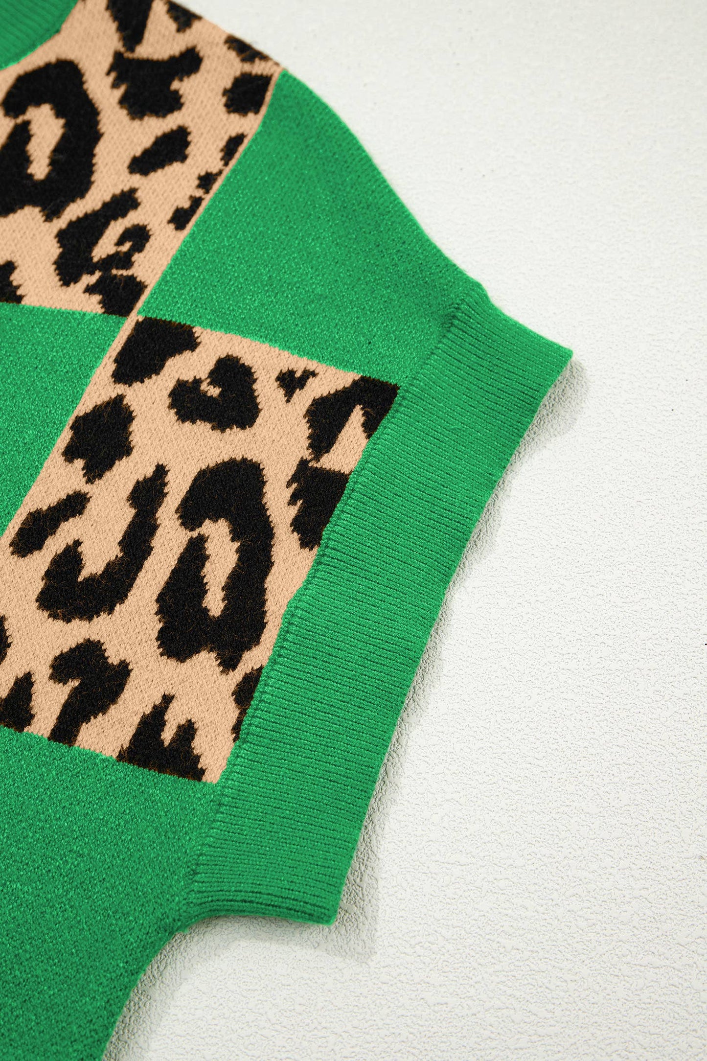 66Plus Size Leopard Checkerboard Short Sleeve Sweater