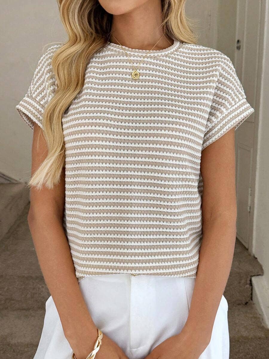 Two-Tone Short Sleeve Knit Pullover Top