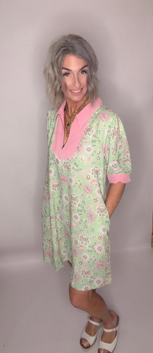 PRINTED WOVEN MINI DRESS W/ CONTRAST COLLAR DETAIL