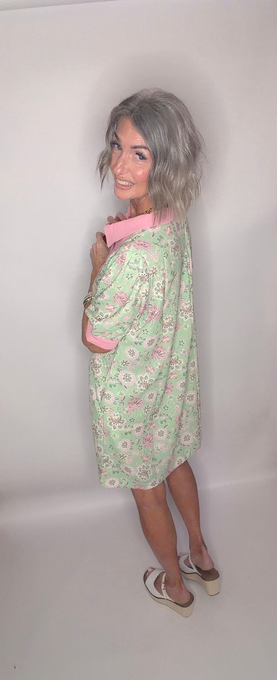 PRINTED WOVEN MINI DRESS W/ CONTRAST COLLAR DETAIL