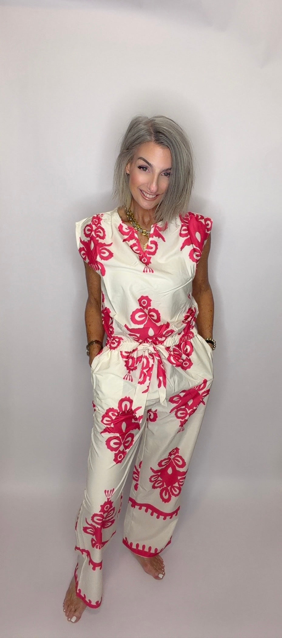 One size Graphic Sleeveless Top and Wide-Leg Pants Set