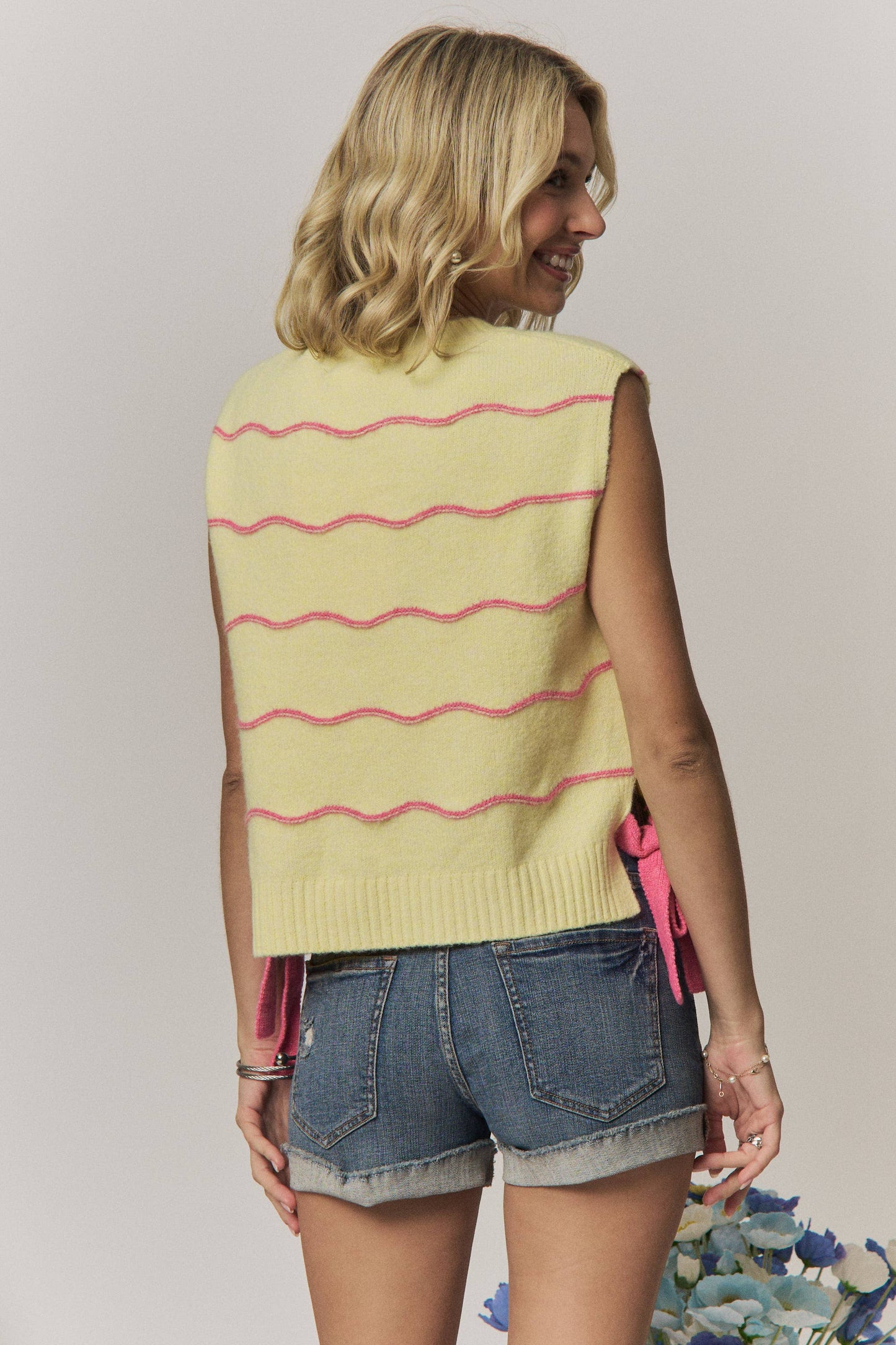 SIDE-TIE WAVY STRIPE SLEEVELESS KNIT TOP- LESW4361