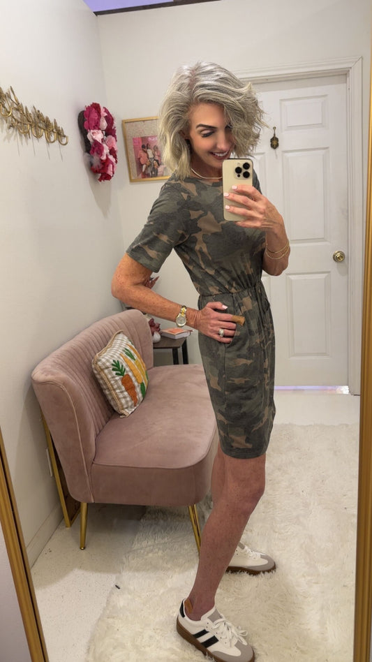 CAMO SHORT SLEEVE DRESS WITH WAIST TIE AND POCKETS