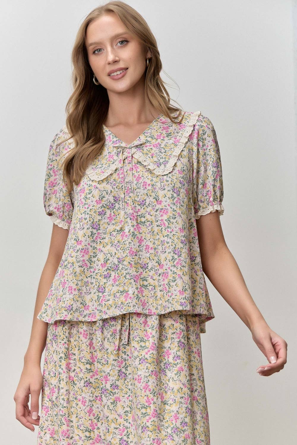 FLORAL PRINT EYELET TRIM COLLARED TOP
