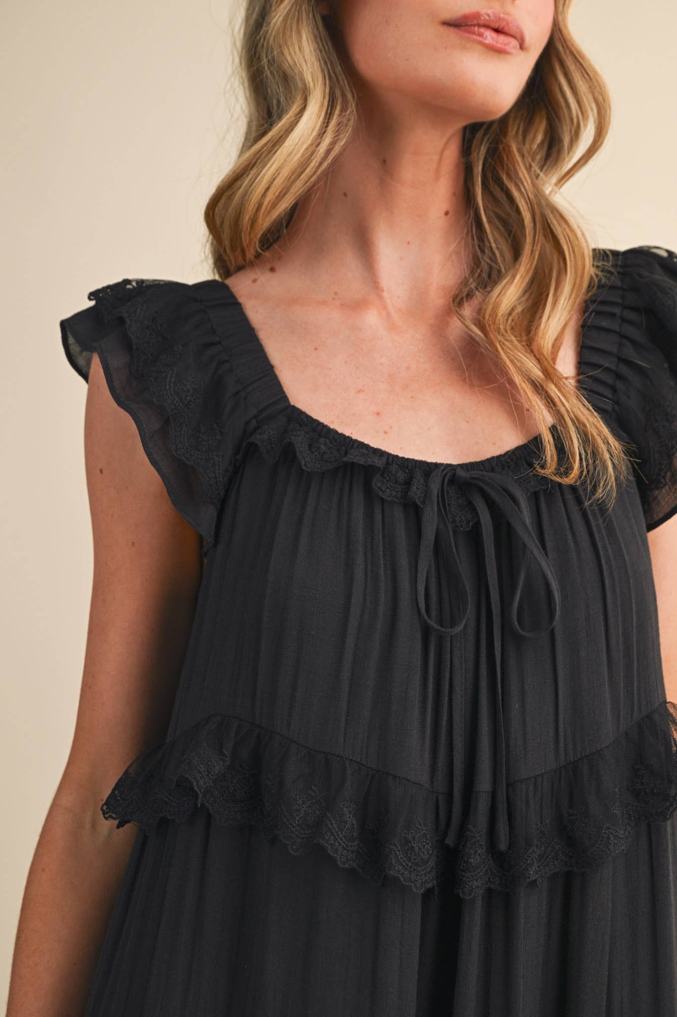TIERED LACE TRIM FLOWY MAXI DRESS