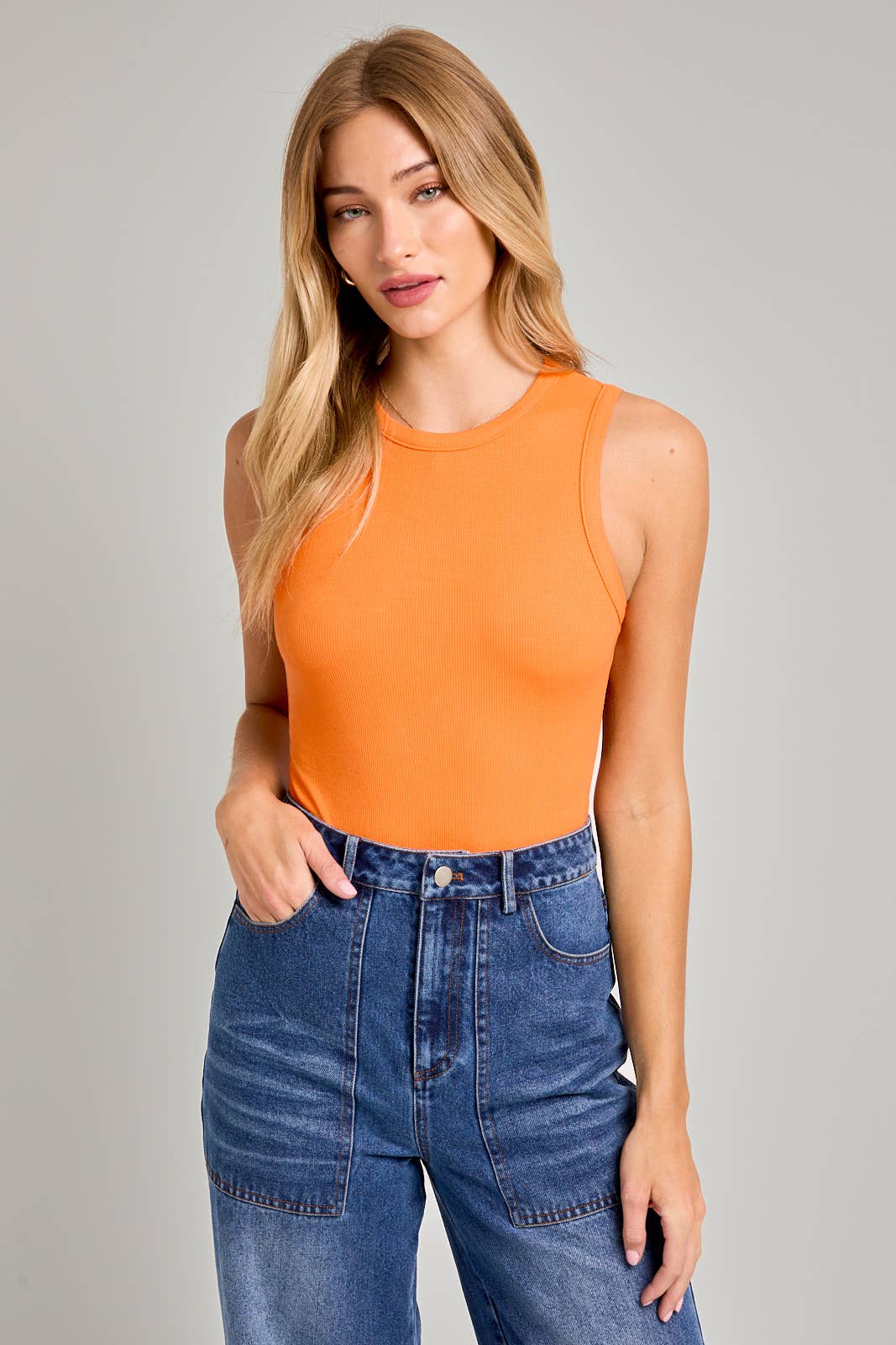 ROUND NECK SLEEVELESS BODYSUIT