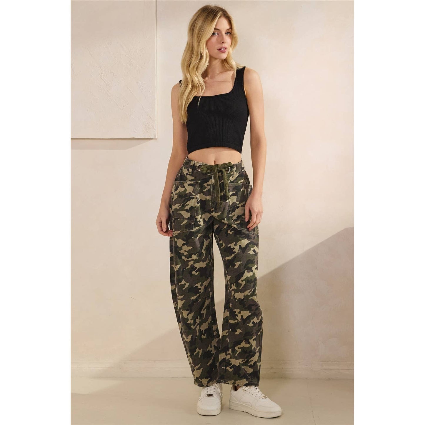 Printed Horseshoe Jeans with Belt Detail