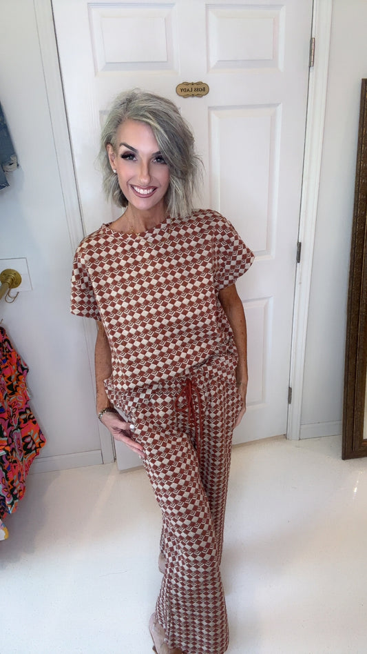 Textured crop pants/short sleeve top