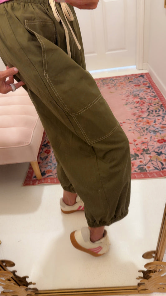 -Cropped Barrel Leg Balloon Pants with Contrast Sew